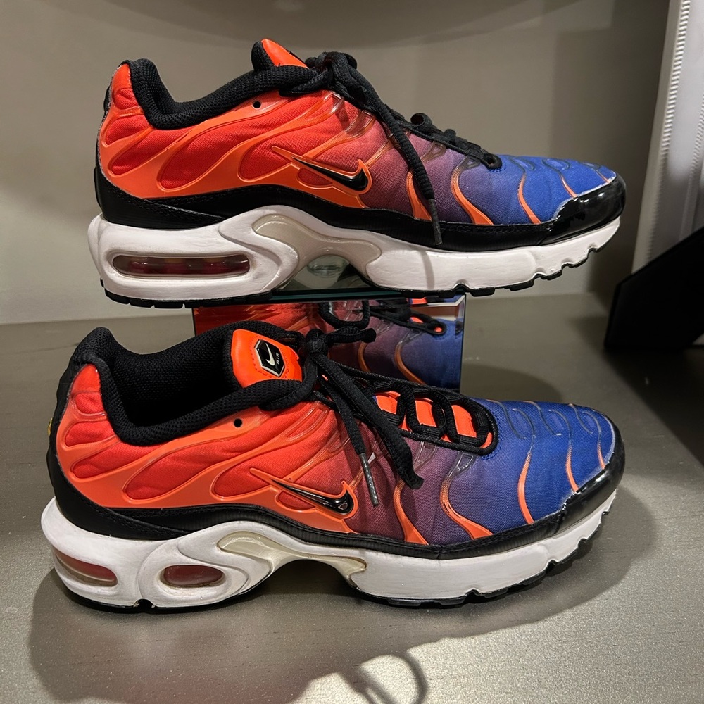 Nike men's Gradient Orange to Blue Air-like Sneakers